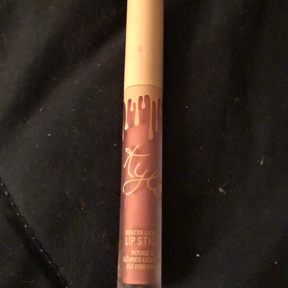 Kylie Matte Liquid Lipstick in Commando